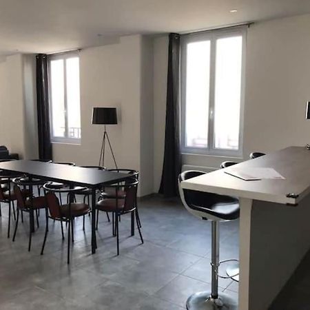 Appartement 10 Pers Face Gare Sncf Appart Hotel Le Cygne A Bourges Buitenkant foto