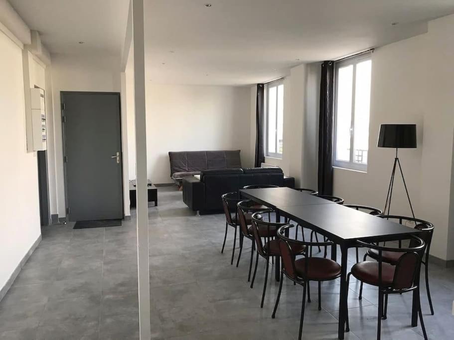 Appartement 10 Pers Face Gare Sncf Appart Hotel Le Cygne A Bourges Buitenkant foto
