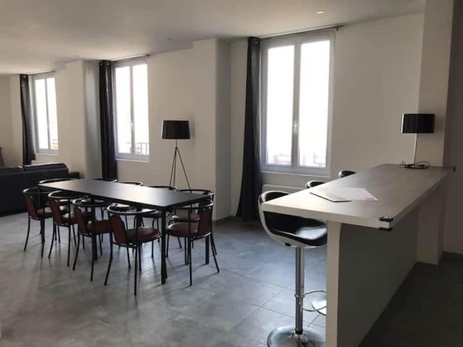 Appartement 10 Pers Face Gare Sncf Appart Hotel Le Cygne A Bourges Buitenkant foto