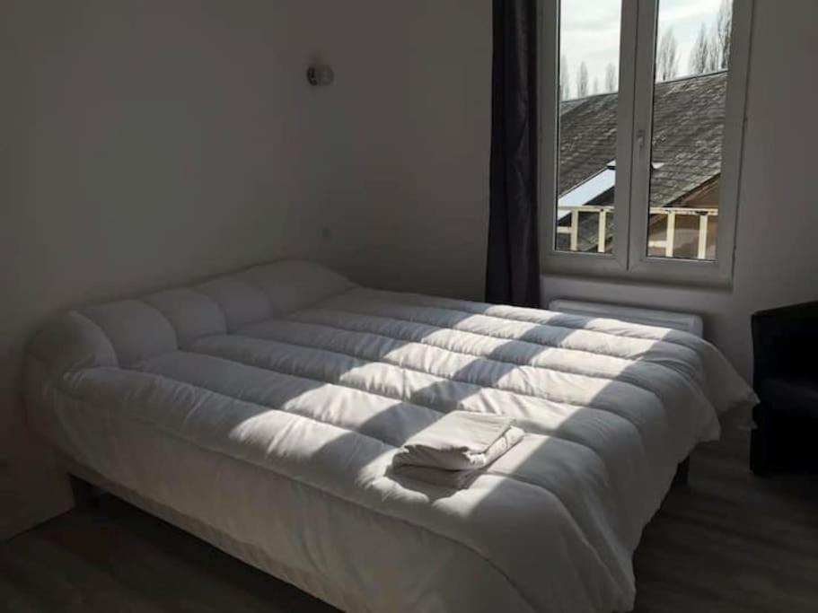 Appartement 10 Pers Face Gare Sncf Appart Hotel Le Cygne A Bourges Buitenkant foto